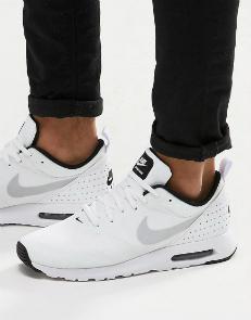 Sneaker in Pure White Nike Air Max Tavas 339-26