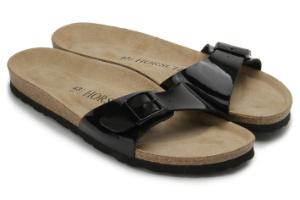 Pantoletten aus schwarzem Leder mit einer verstellbaren Dornschließe | Damenschuhe in Übergröße Pantoletten aus Leder mit einer verstellbaren Dornschliesse Schwarz Uebergroesse