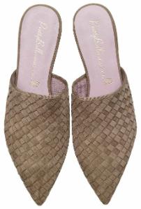 Sabots aus Leder in Flecht-Optik von Pretty Ballerinas in Uebergroessen Beige