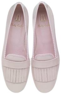 Pretty Loafers Lackleder Fransenbesatz auf der Vorderkappe Rose Uebergroesse