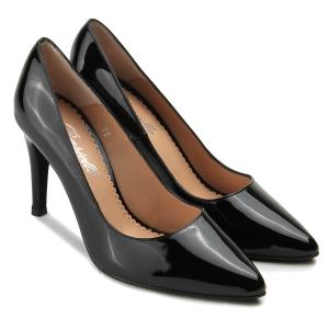 Pumps aus schwarz lackiertem Kalbsleder Untergroesse