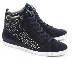 High Top Sneaker in Uebergroesse mit Reissverschluessen entlang des Rists
