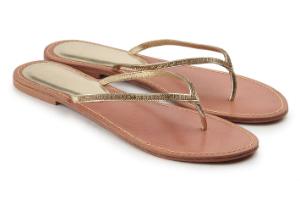 Goldene Zehentrenner im Metallic-Look mit schmalen Riemchen & Strassbesatz | Farbe: Gold | Übergröße Zehentrenner Metallic-Look schmale Riemchen Strassbesatz Gold Uebergroesse