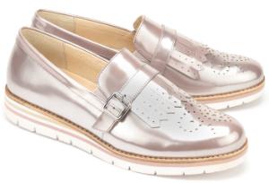 Beige Slip-on Slipper aus Lackleder mit Fransenbesatz fuer Damen