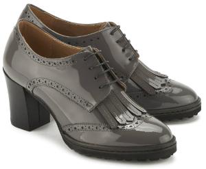 Schnuer Trotteur Schuhe fuer Damen Lackleder Fransen Grau