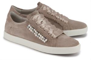 Luxus Sneaker mit Perlen-Applikationen von Kennel und Schmenger in Uebergroessen Beige