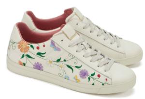 Sneaker mit auffaelligem Blumen-Muster in Uebergroessen Weiss