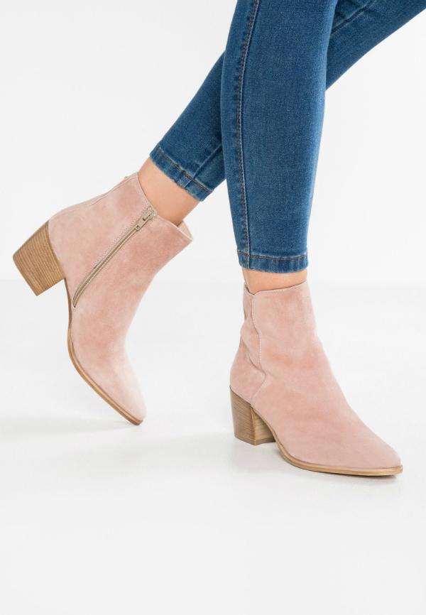 Sommer-Stiefeletten in Uebergroessen Rose
