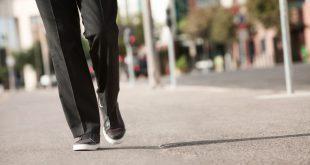 Schicke Sneaker zum Anzug