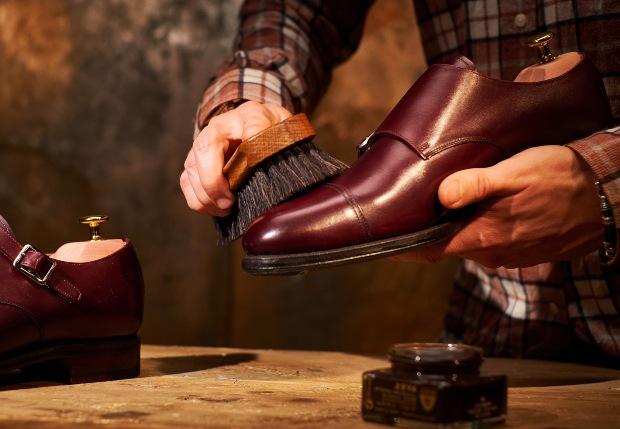 Eine behutsame Pflege sorgt für ein langes Leben hochwertiger Schuhe Lederschuh-pflegen