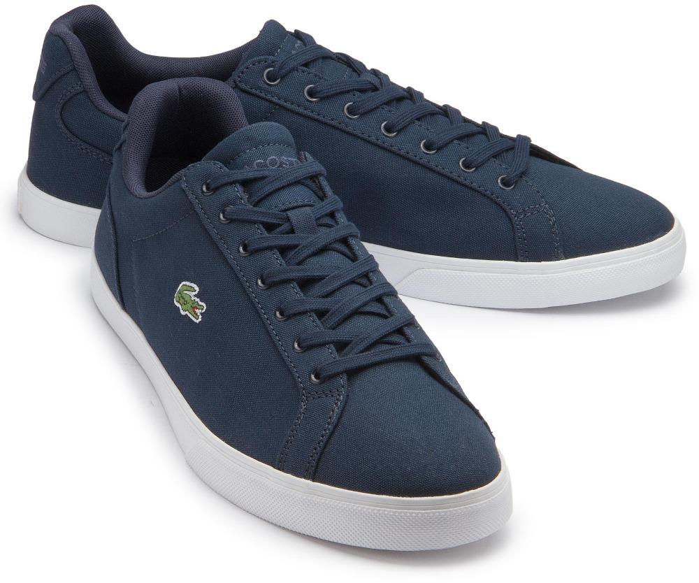 Textil-Sneaker von Lacoste: eine moderne Interpretation des klassischen Tennisschuhs – klar im Design, zeitlos im Stil acoste-sneaker-in-uebergroessen-8226-13-Paar